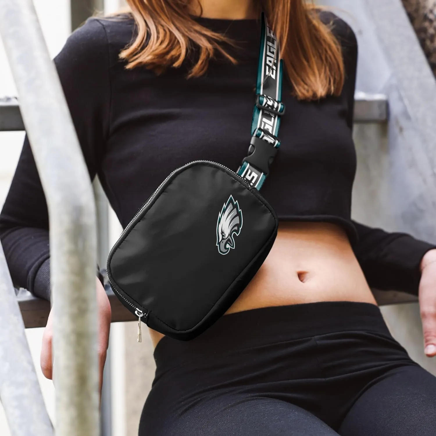 FOCO NFL Unisex-Adult NFL Team Color Wordmark Crossbody Belt Bag