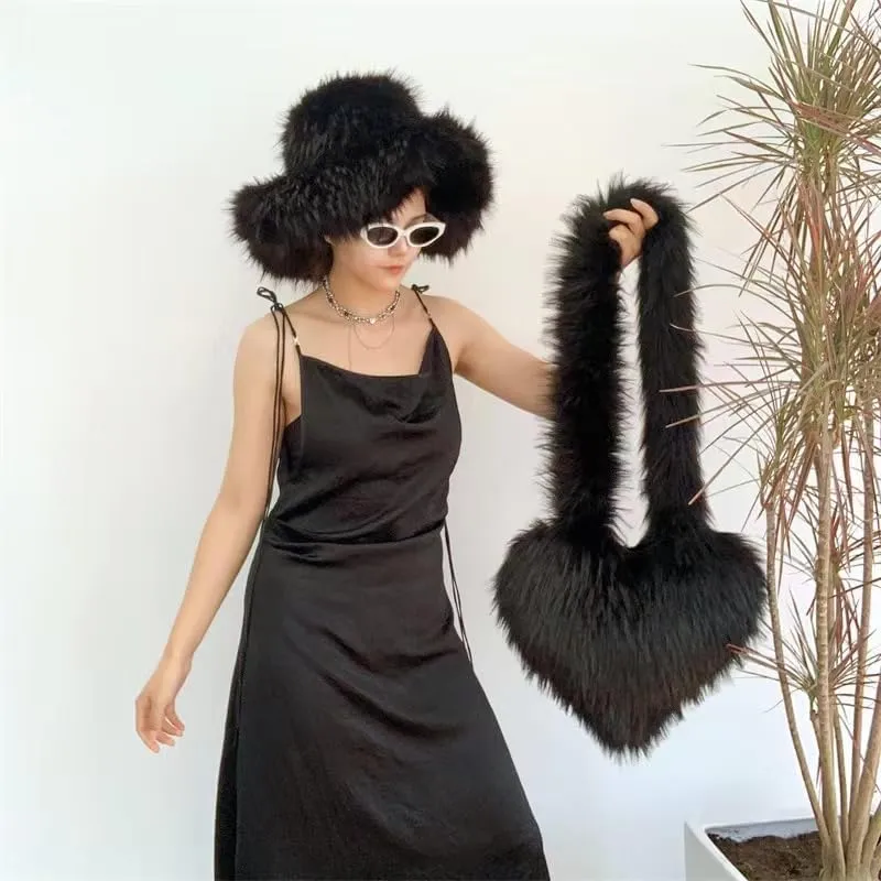 YXCFEWD Furry Heart Shaped Crossbody Bag for Women - Plush Y2K Handbag with Soft Shoulder Strap